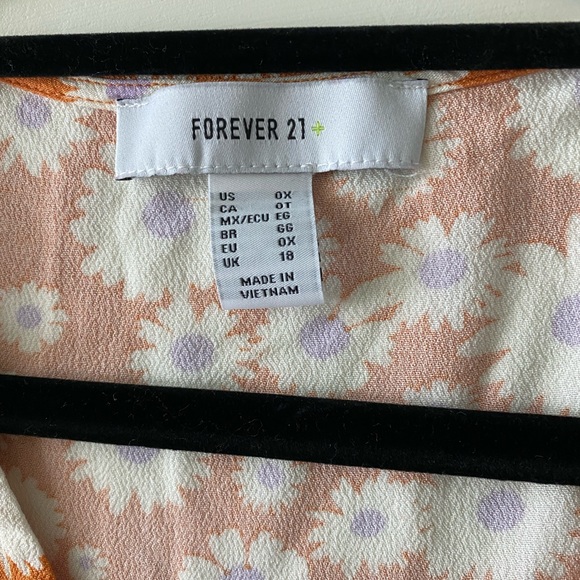 Gently used crop top, forever 21, floral, size 0X - Picture 5 of 6